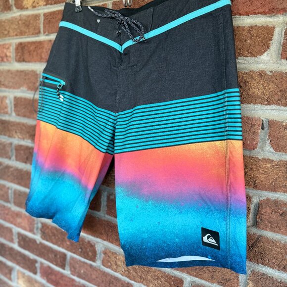 Quiksilver Trunks Boardshorts  * Size 30 * Blue Pink Orange - Picture 4 of 8